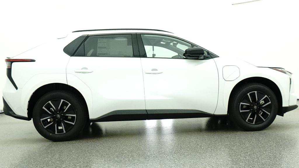 New 2026 Wind Chill Pearl Toyota XLE image 13