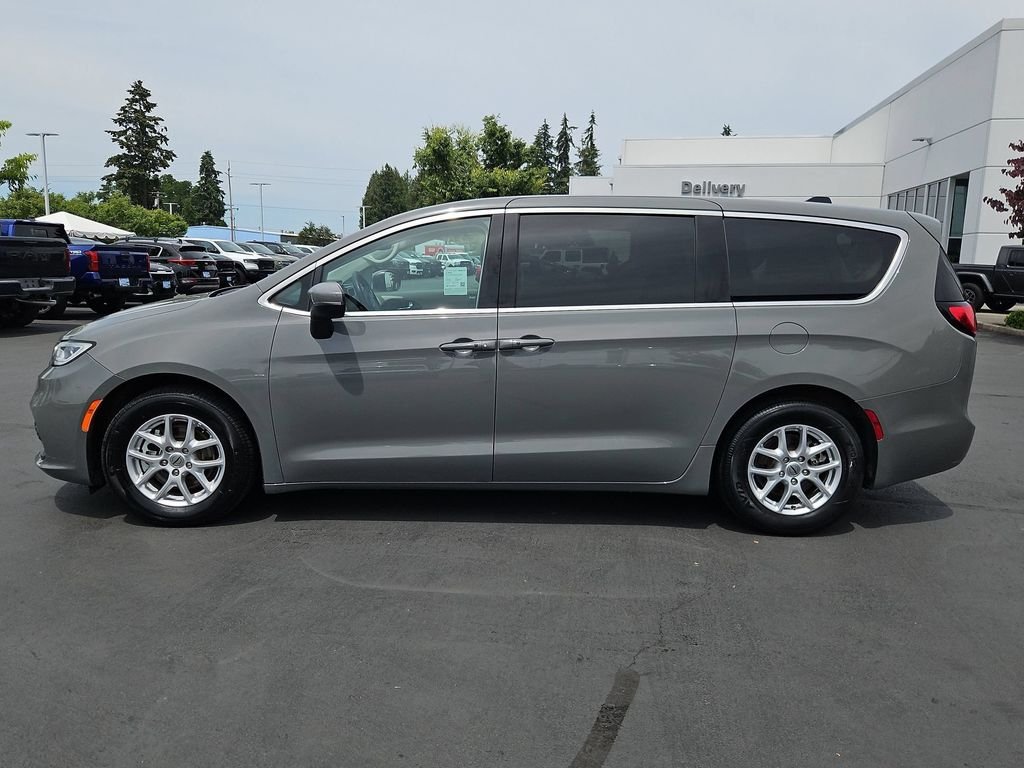 Used 2023 Ceramic Gray Clearcoat Chrysler Touring L image 3