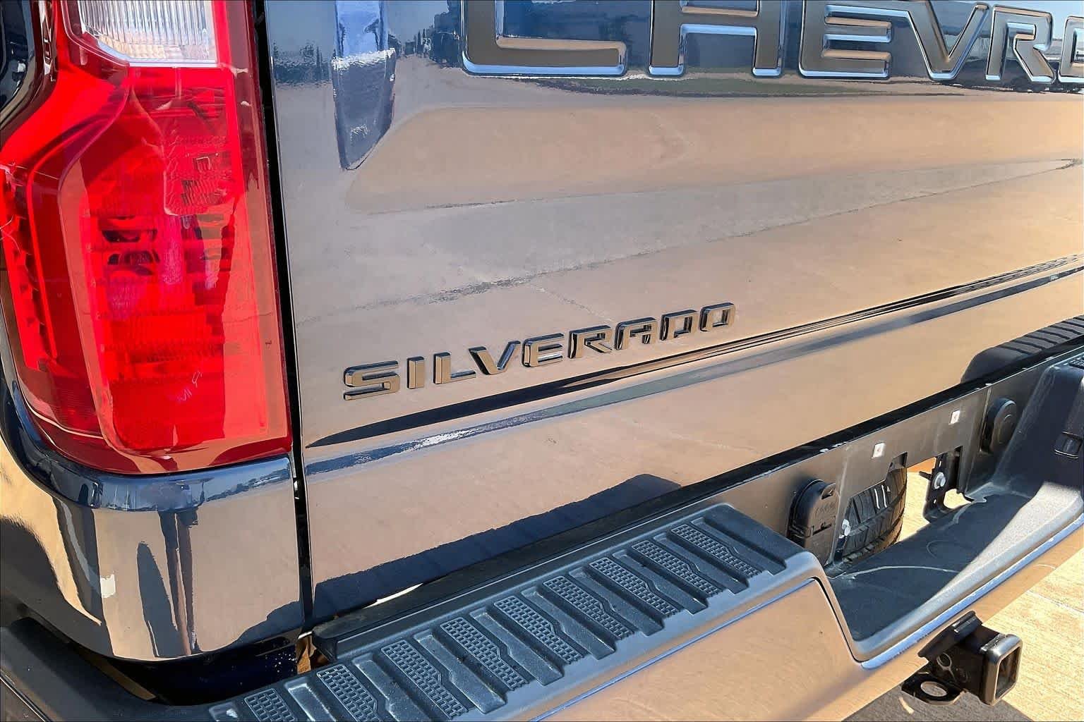 Used 2022 Northsky Blue Metallic Chevrolet Custom image 28