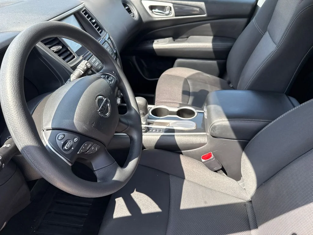 Used 2020 Glacier White Nissan S image 19