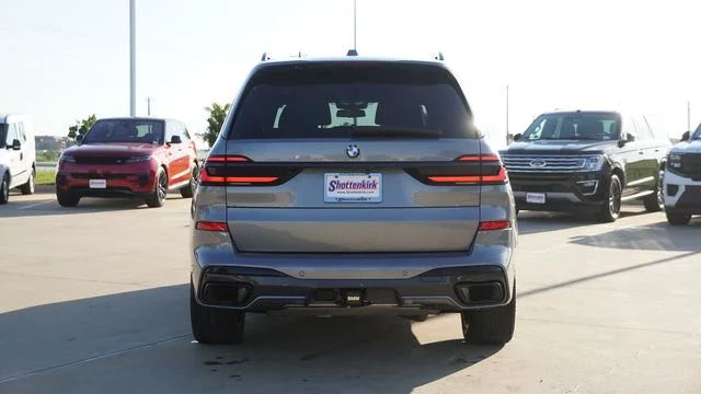Used 2024 Gray BMW xDrive40i image 8