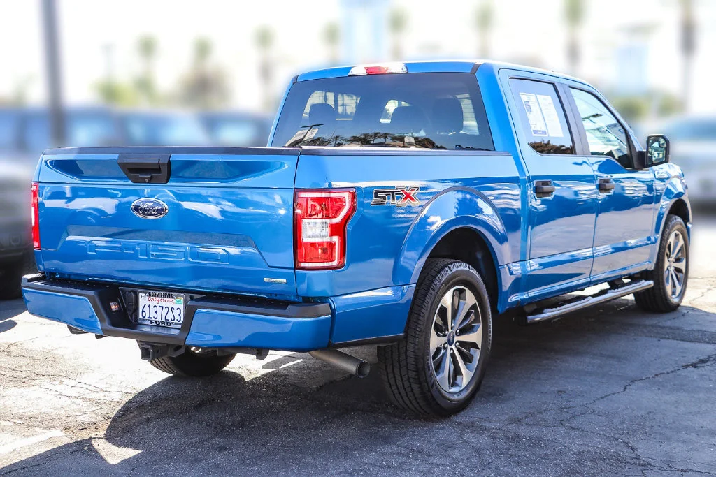 Used 2020 Blue Ford XL image 9