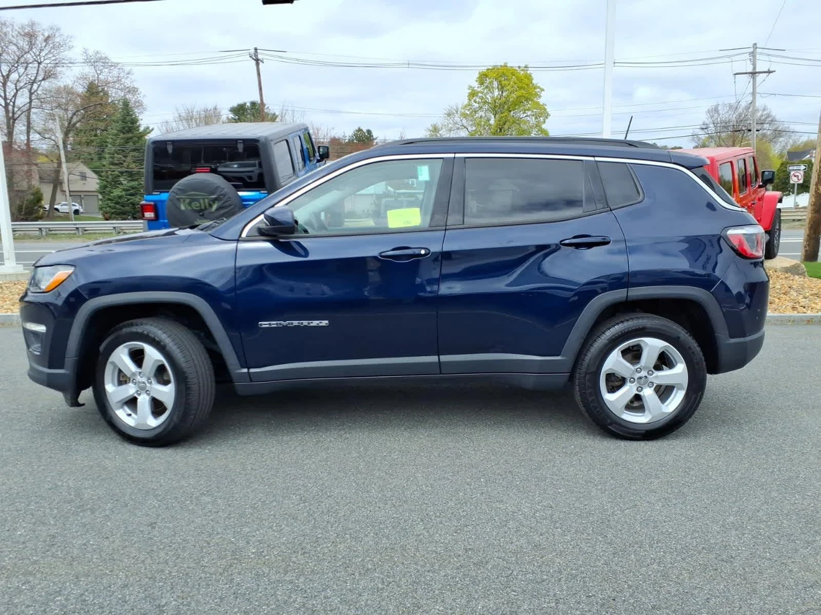 Certified Used 2020 Jazz Blue Pearlcoat Jeep Latitude image 12