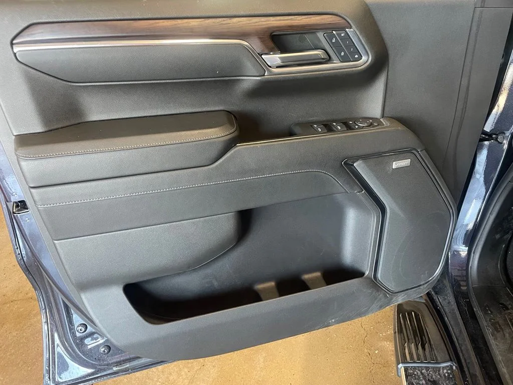 Used 2024 Silver GMC SLT image 9