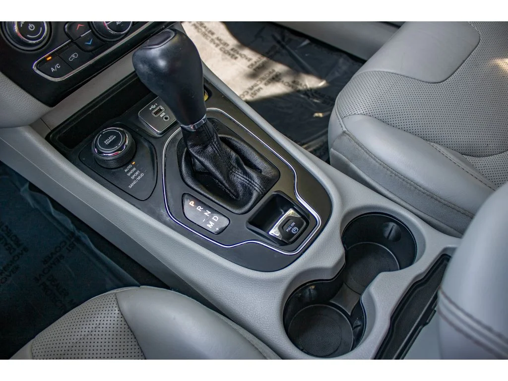 Used 2021 Sting-Gray Clearcoat Jeep Latitude Lux image 51