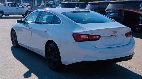 Used 2023 SUMMIT WHITE Chevrolet LT image 5