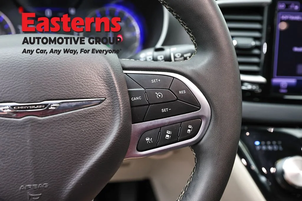 Used 2023 Black Chrysler Touring L image 15