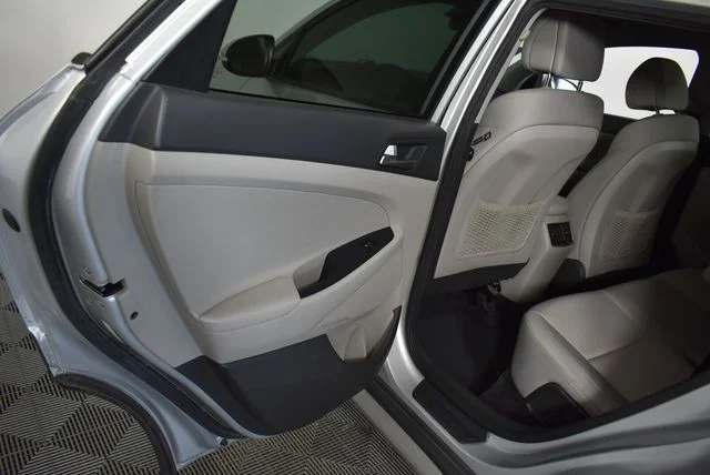 Used 2017 Silver Hyundai Sport image 25