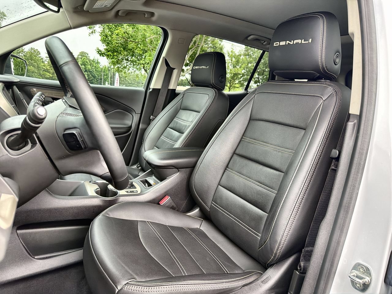 Used 2023 White Frost Tricoat GMC Denali image 16