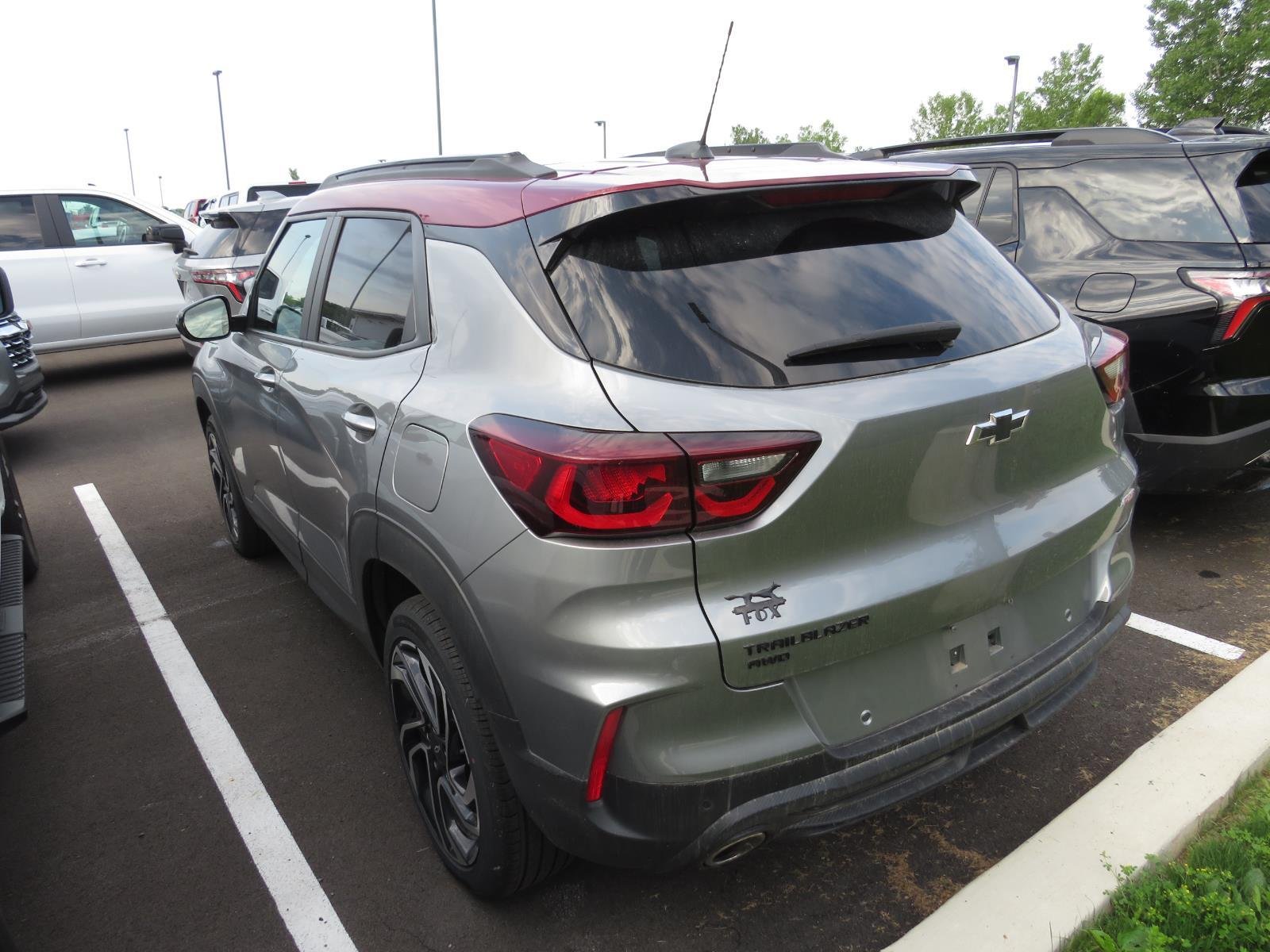 Used 2025 Sterling Gray Metallic Chevrolet RS image 9