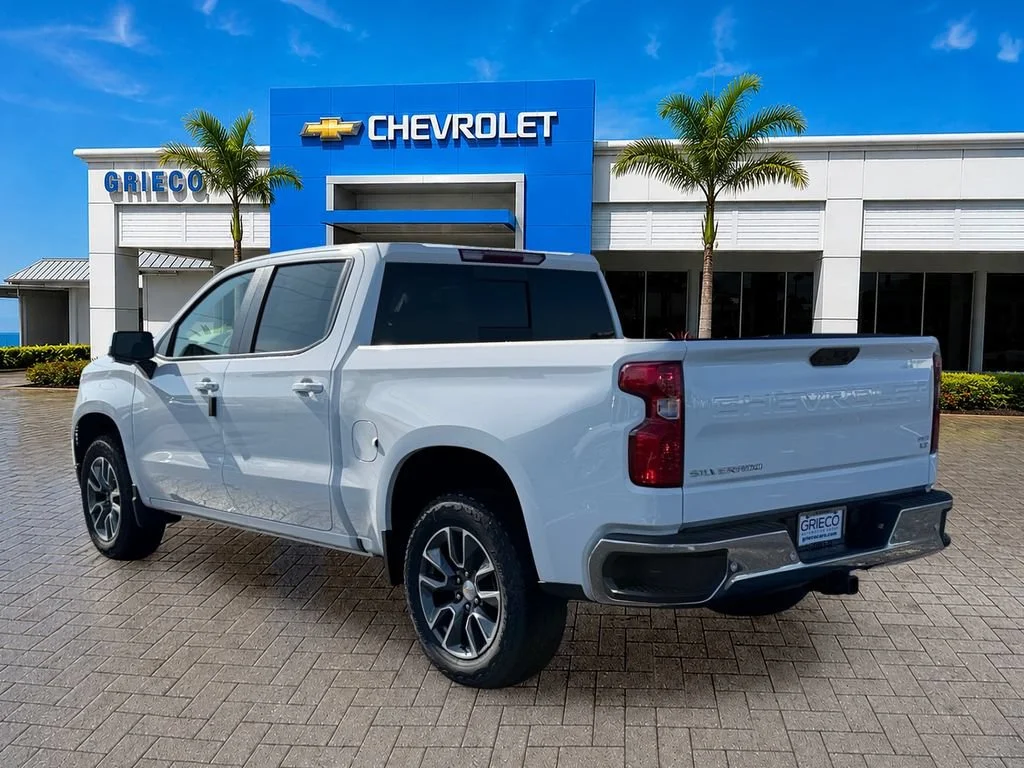 New 2026 Summit White Chevrolet LT image 5