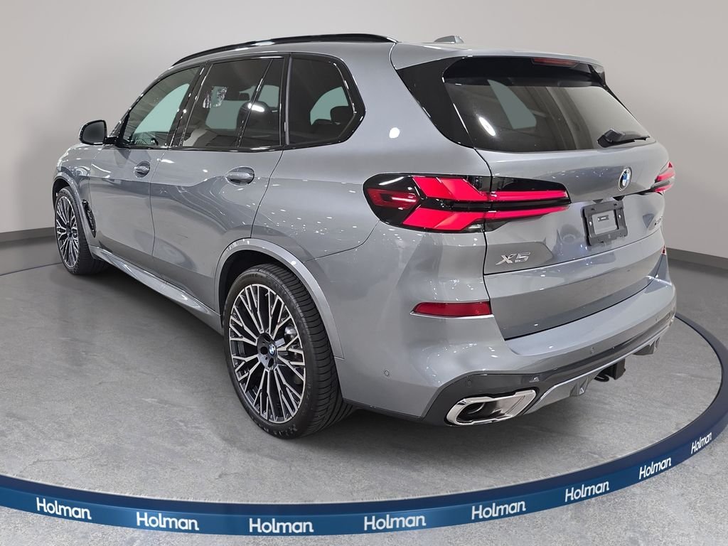 Used 2026 Skyscraper Grey Metallic BMW xDrive40i image 9