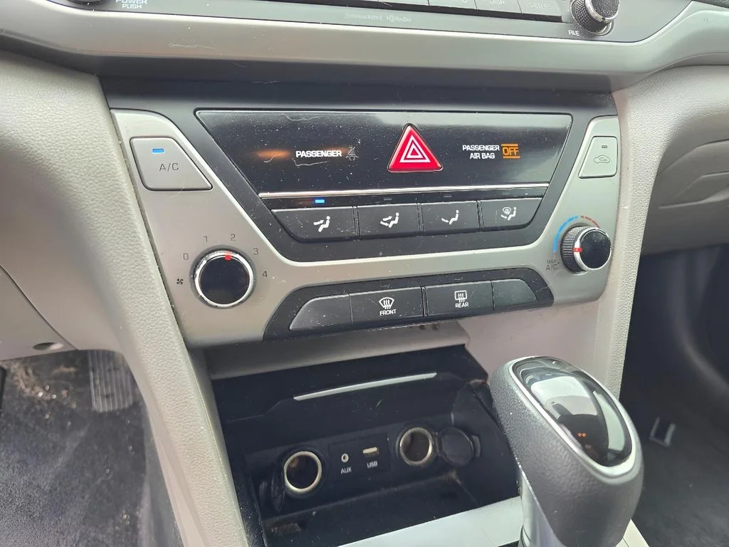 Used 2018 Lakeside Blue Hyundai SEL image 21