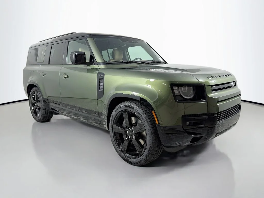 New 2026 Woolstone Green Land Rover X-Dynamic SE image 3