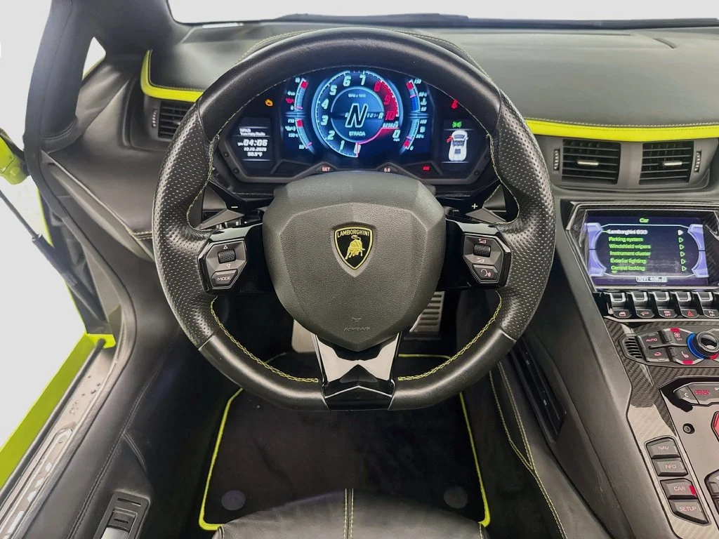 Used 2019  Lamborghini Base image 23