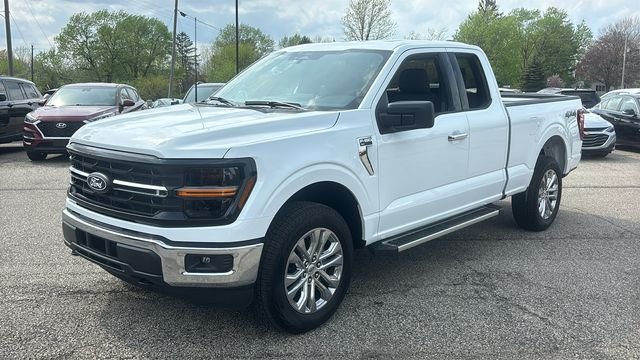 Used 2026 Oxford White Ford XLT image 2