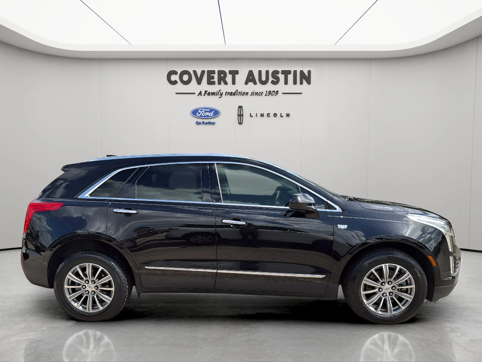 Used 2017 Black Cadillac Luxury image 5