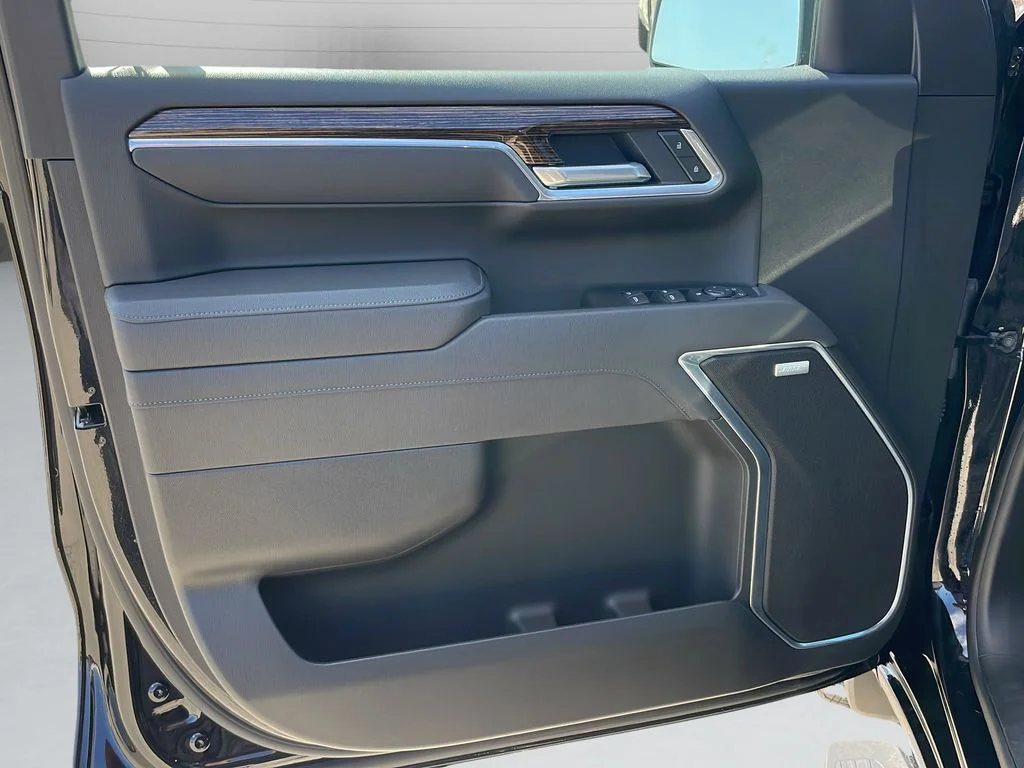Used 2025 Black GMC Elevation image 11