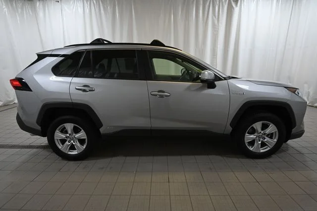 Used 2021 Silver Toyota XLE image 13