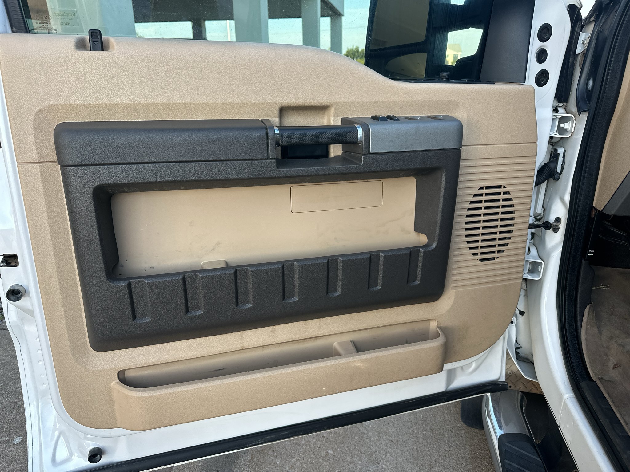 Used 2016 White Platinum Metallic Tri-Coat Ford LARIAT image 17