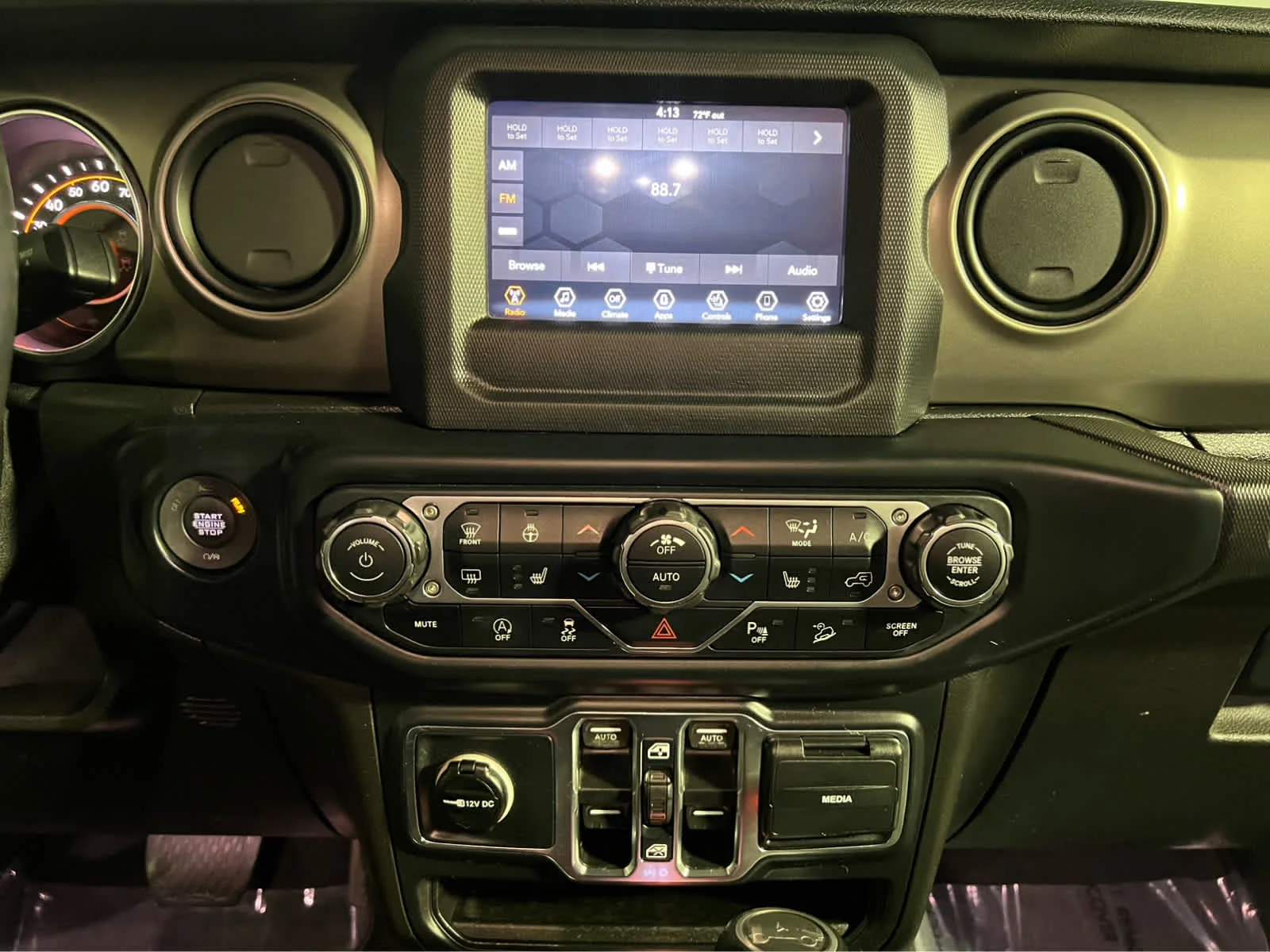 Used 2019 Granite Crystal Metallic Clearcoat Jeep Sport S image 12
