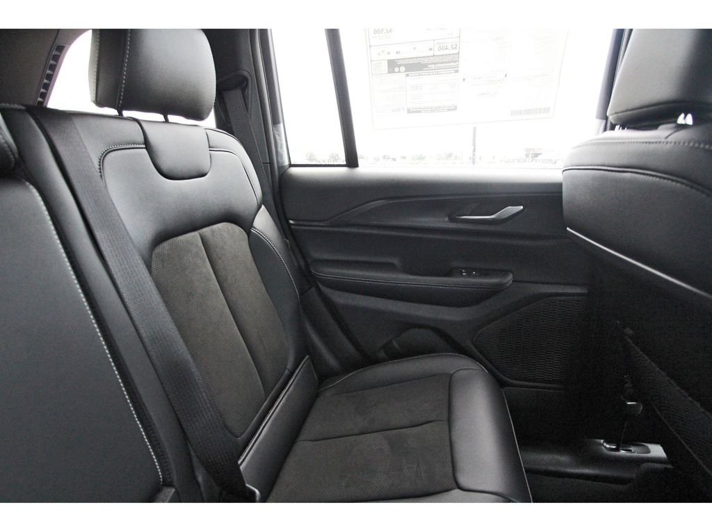 New 2025 Bright White Clear-Coat Exterior Paint Jeep Altitude X image 11