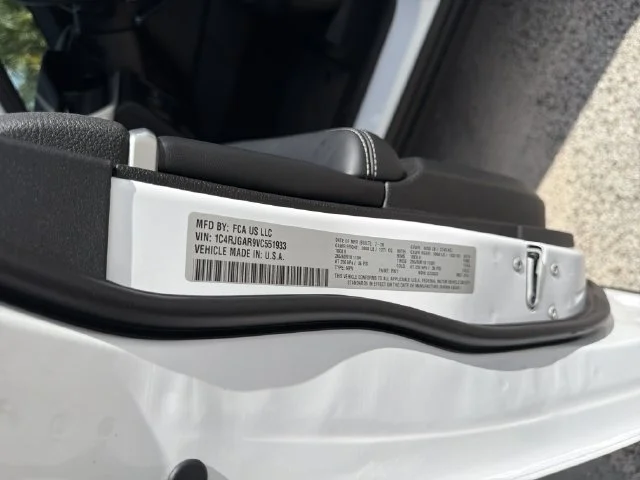 New 2027 Bright White Clear-Coat Paint Jeep Laredo Altitude image 36