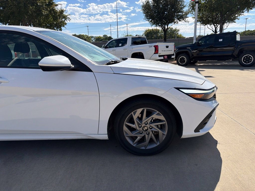 Used 2024 White Hyundai SEL image 12