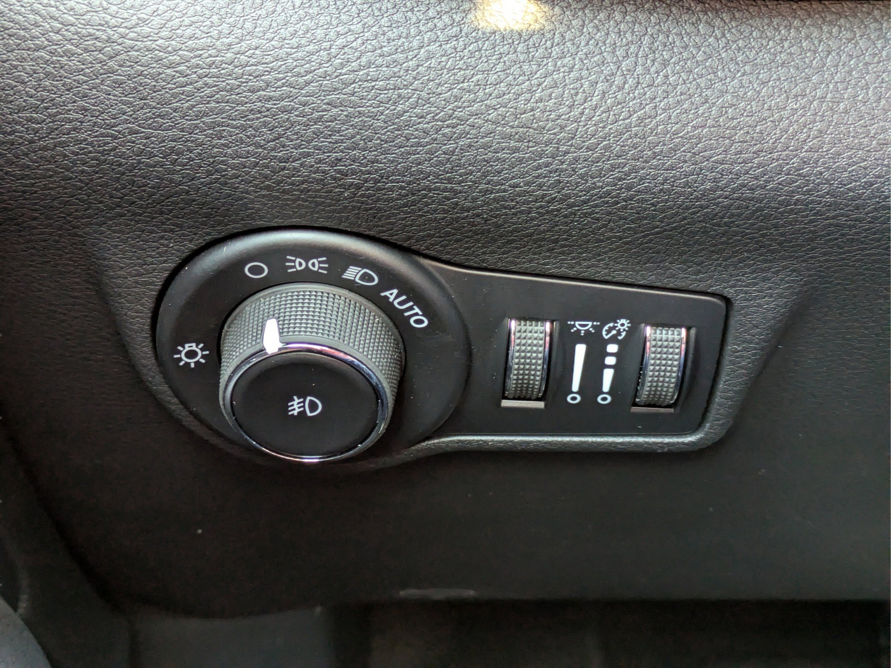 New 2026 Joose (DISC) Jeep Latitude Altitude image 17