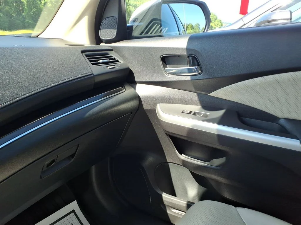Used 2016 White Honda Touring image 39