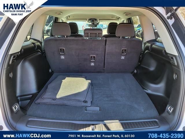Used 2023 White Jeep Laredo image 23