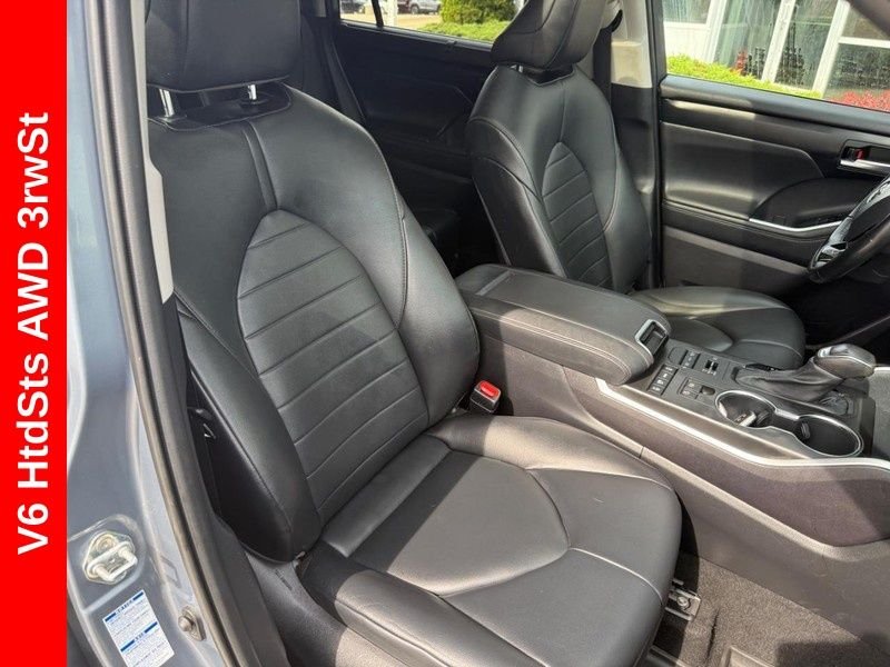 Used 2020 Moon Dust Toyota XLE image 11