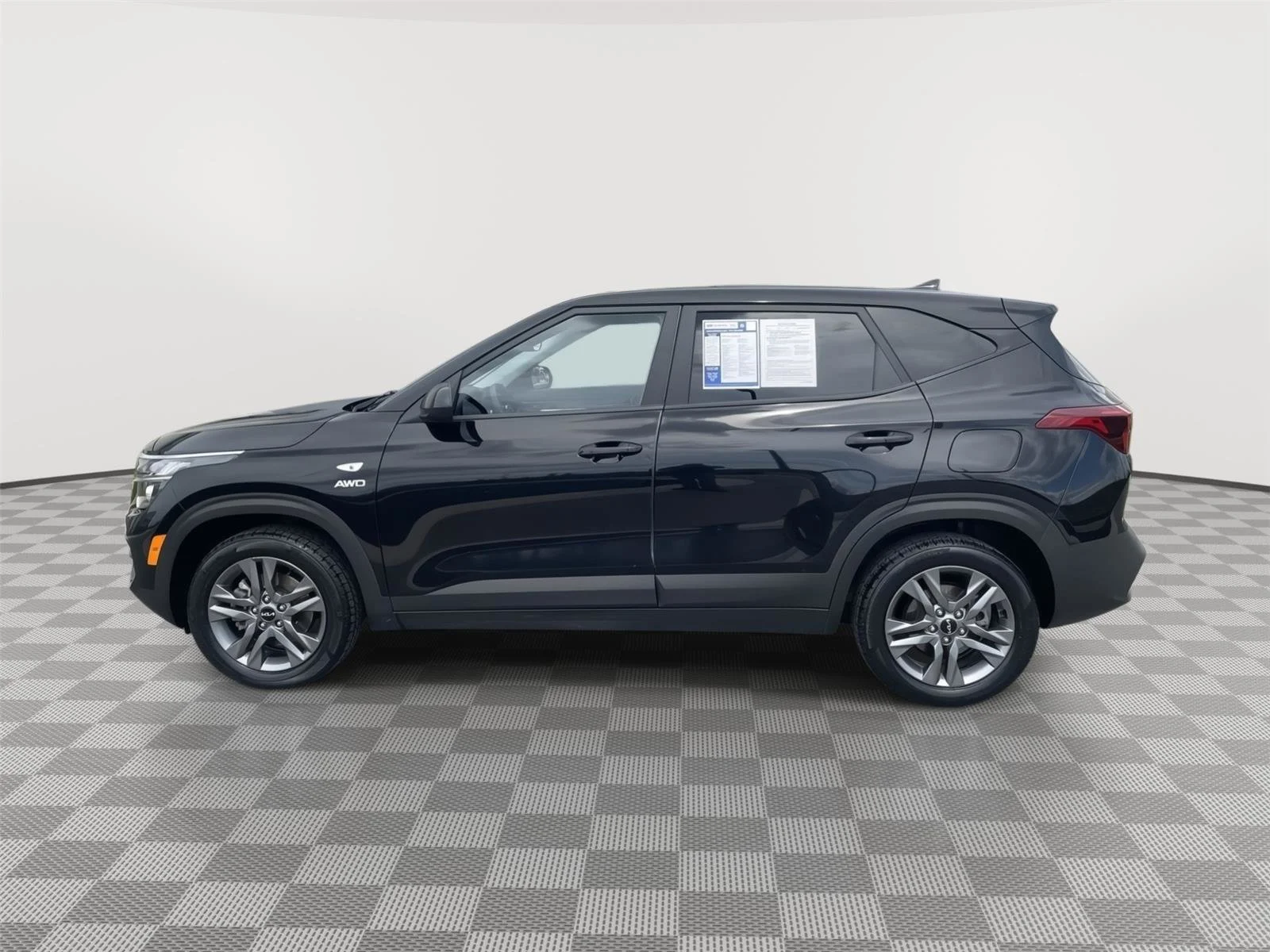 Used 2022 Cherry Black Kia LX image 9