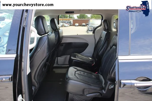 Used 2019 Black Chrysler Touring L image 13