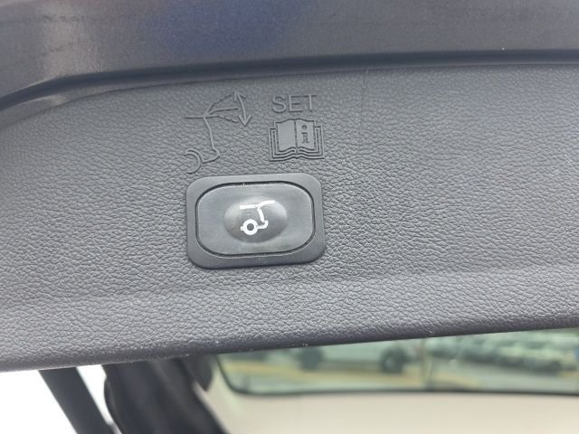 Used 2017 Magnetic Ford SE image 12