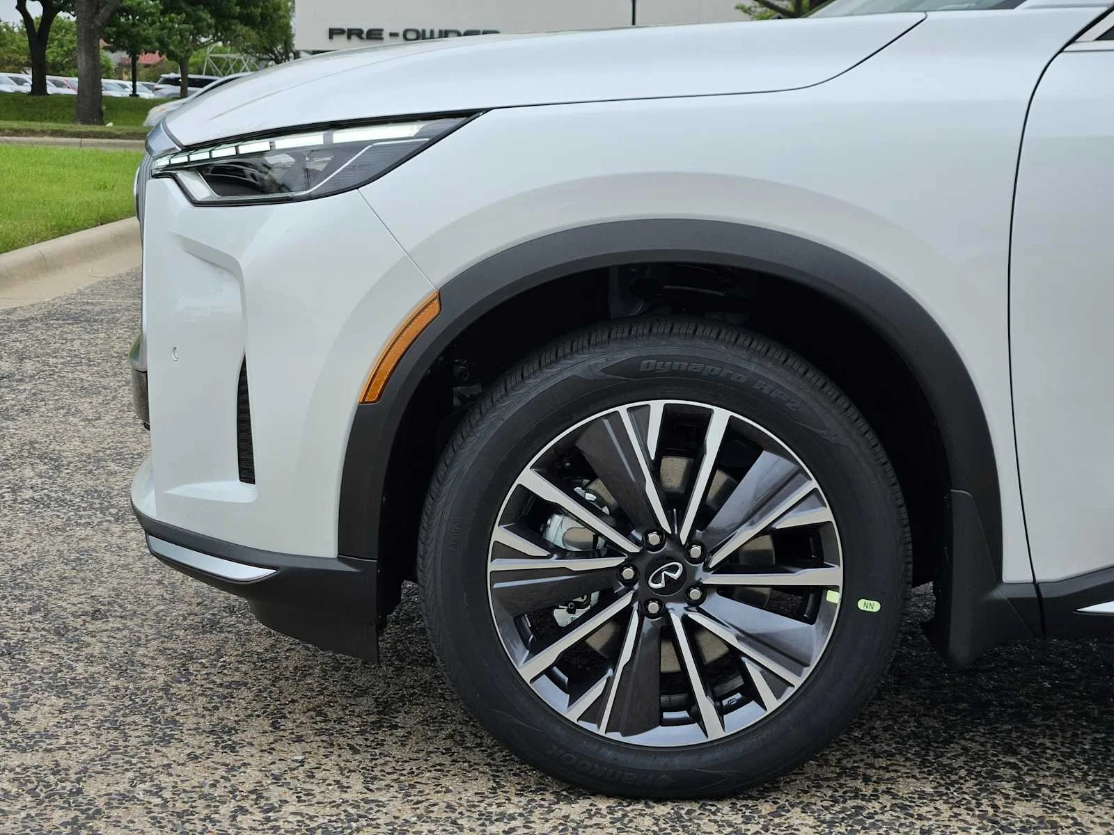 New 2026 RADIANT WHITE INFINITI Luxe FWD image 5