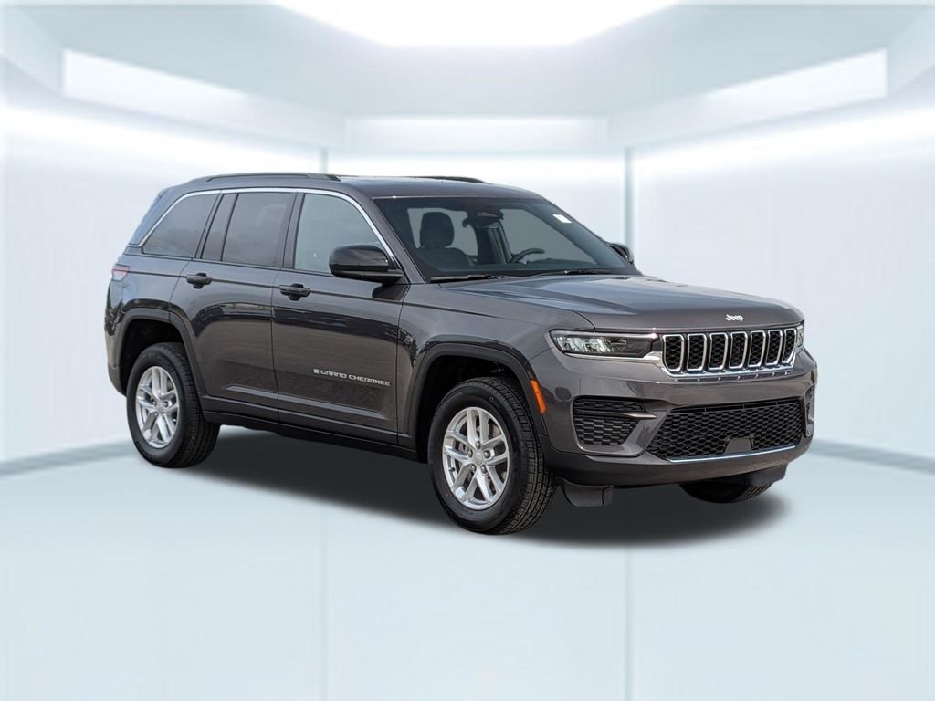 New 2026 Baltic Gray Metallic Clear-Coat Exterior Paint Jeep Laredo X image 8