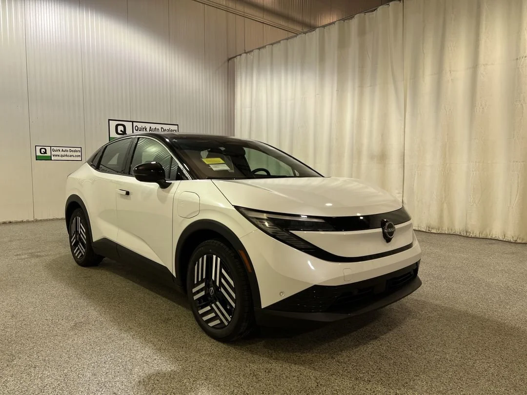 New 2026 Everest White Pearl TriCoat / Super Black Two-tone Nissan SV+ image 3