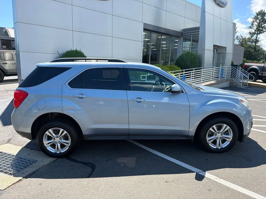 Used 2014 Silver Topaz Metallic Chevrolet LT image 2