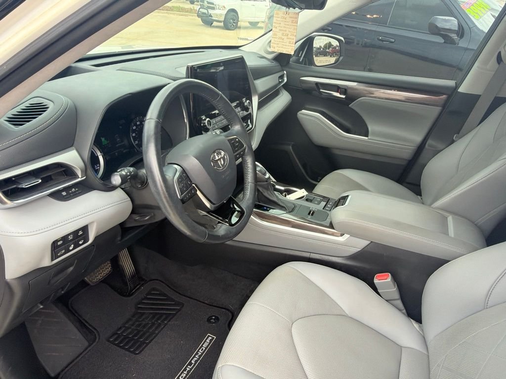 Used 2021 White Toyota Platinum image 4