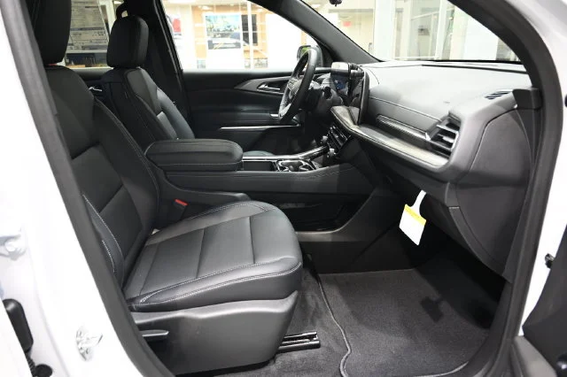 2027 Chevrolet Traverse LT - Photo 10
