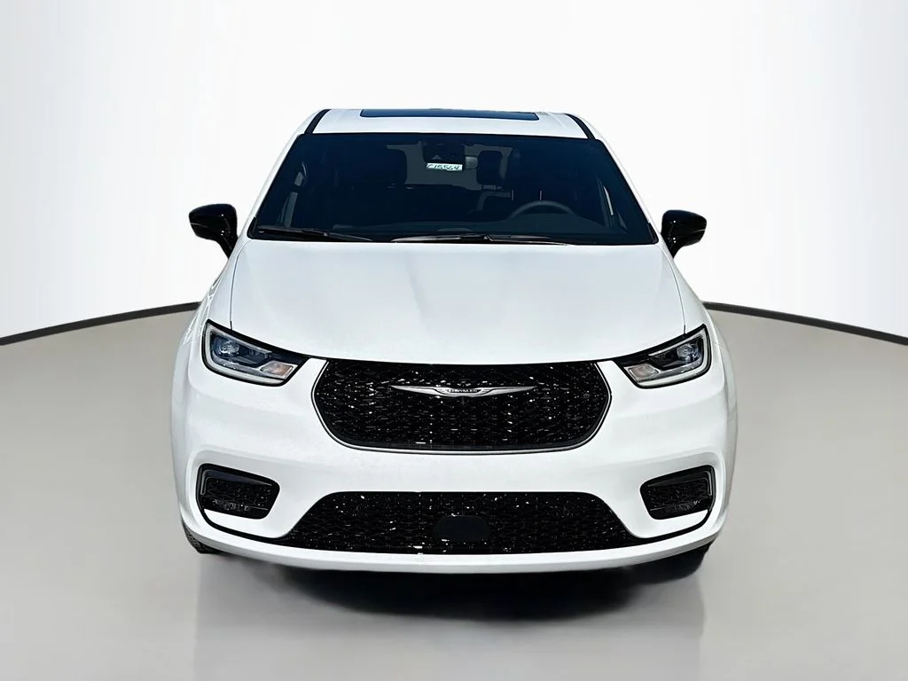 New 2026 Bright White Clearcoat Chrysler Select image 2