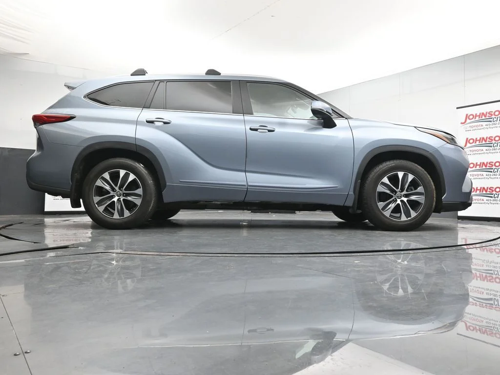 Used 2023  Toyota XLE image 42