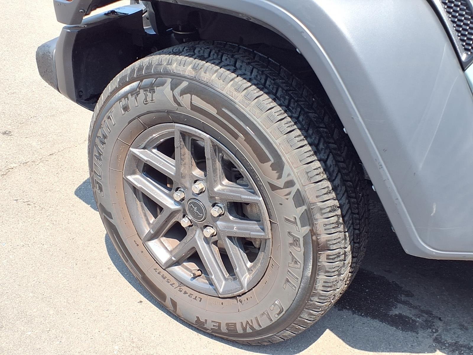 Used 2024 Earl Clear Coat Jeep Sport image 21