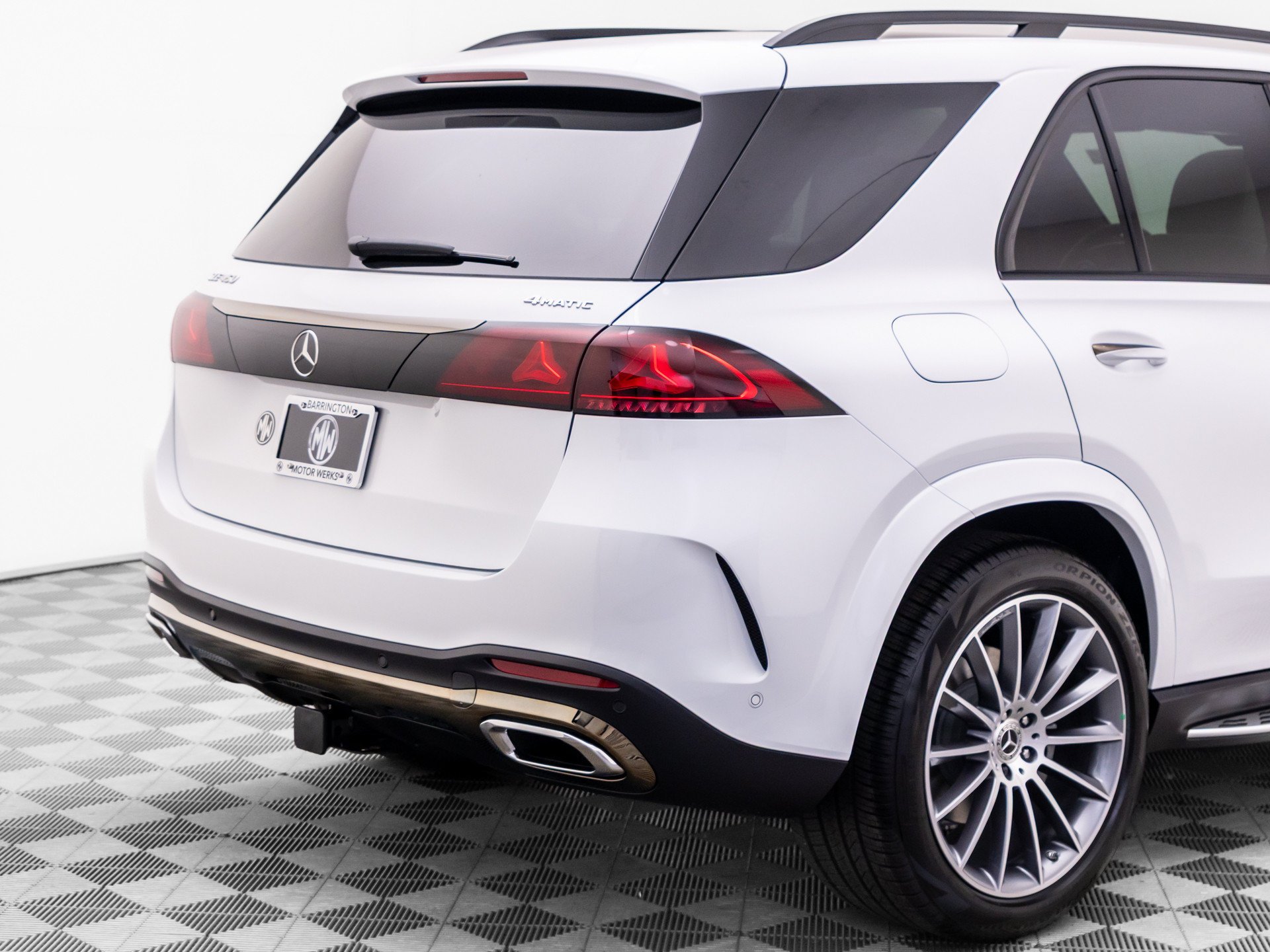 New 2027 White Mercedes-Benz GLE 450 image 39