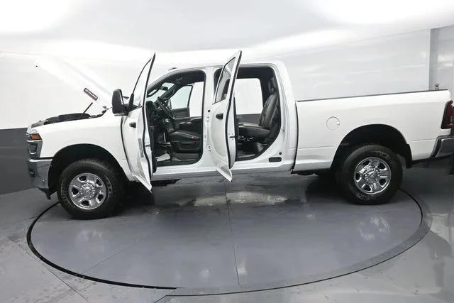 New 2026 Bright White Clear-Coat Exterior Paint RAM TRADESMAN image 33