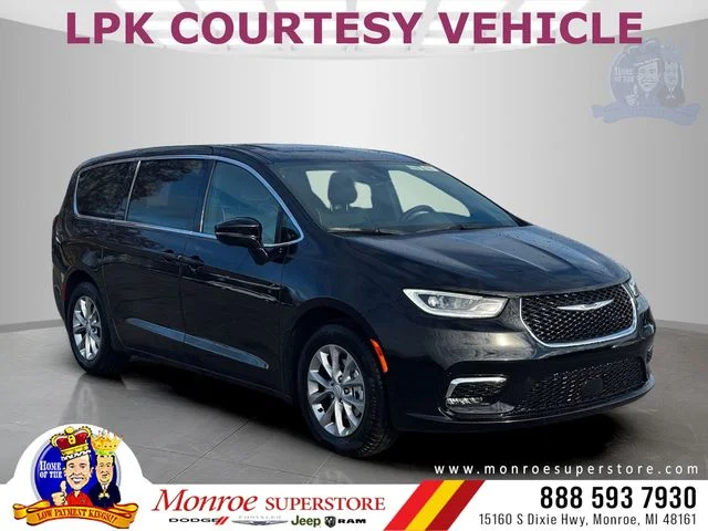2026 Chrysler Pacifica Limited's photo