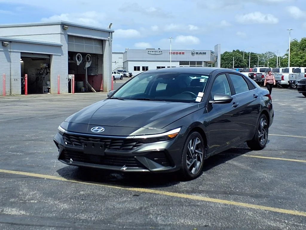 Used 2024 Hyundai Elantra SEL with VIN KMHLS4DG8RU699417 for sale in Kansas City