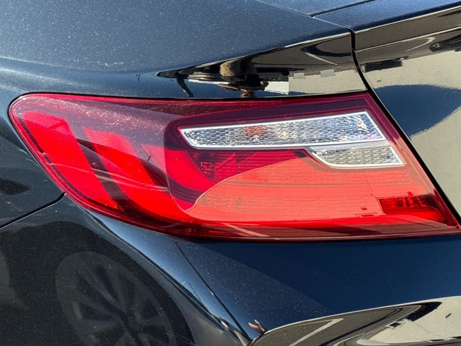 Used 2017 Crystal Black Pearl Honda Touring image 16