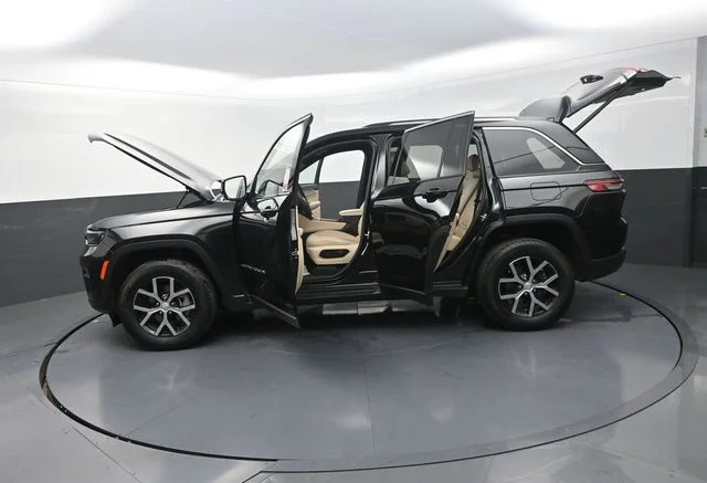 Used 2023 Black Jeep Limited image 32